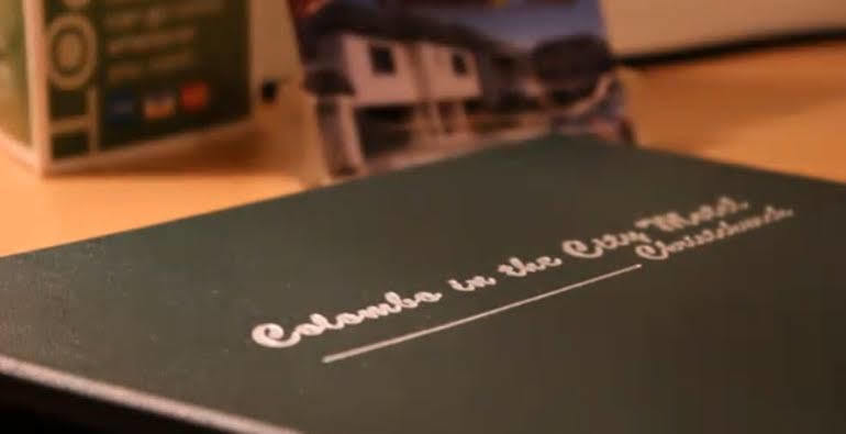Colombo In The City Christchurch Eksteriør bilde A book with a dedication